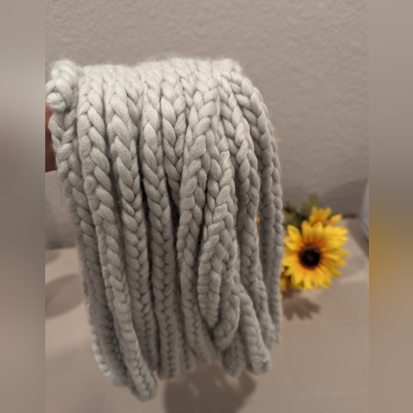 Scarf 🧣 - Picture 2 of 4